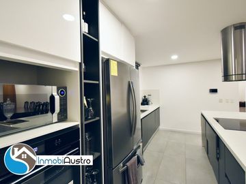 Av. Ordoñez Lasso, Venta de Departamento AMOBLADO
