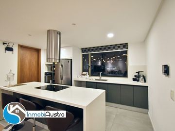 Av. Ordoñez Lasso, Venta de Departamento AMOBLADO
