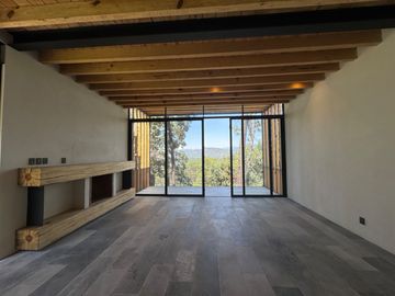 Casa en venta en Avándaro a 5 minutos del club de golf en Valle de Bravo