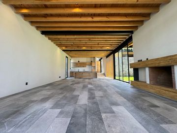 Casa en venta en Avándaro a 5 minutos del club de golf en Valle de Bravo