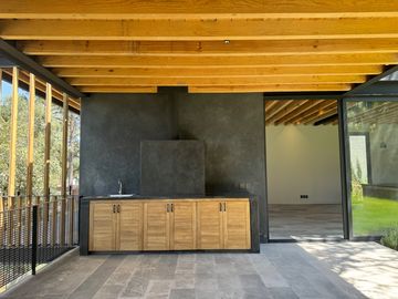 Casa en venta en Avándaro a 5 minutos del club de golf en Valle de Bravo