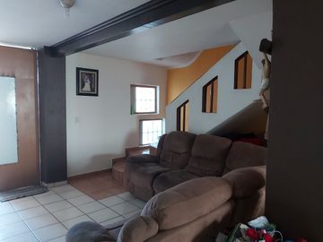 Venta Casa en Col. José Ma. Pino Suarez. Frente a la universidad tecnológica y cerca del mercado de abastos