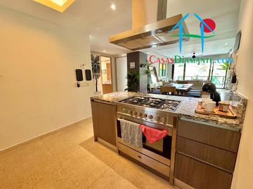 Depa de playa con terraza y vista a los jardines y albercas. Incluye servicio de limpieza