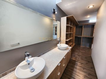 Hermosa y moderna casa estilo industrial a la venta en Lomas de Juriquilla.