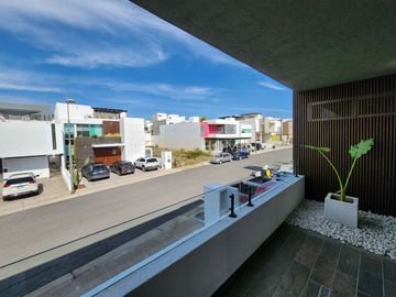 Hermosa y moderna casa estilo industrial a la venta en Lomas de Juriquilla.