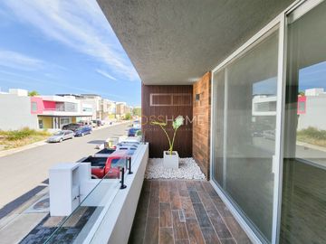 Hermosa y moderna casa estilo industrial a la venta en Lomas de Juriquilla.