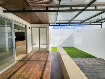 Hermosa y moderna casa estilo industrial a la venta en Lomas de Juriquilla.