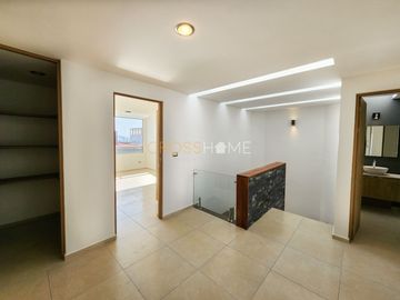 Hermosa y moderna casa estilo industrial a la venta en Lomas de Juriquilla.