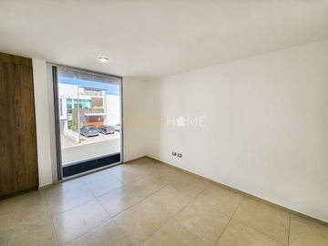 Hermosa y moderna casa estilo industrial a la venta en Lomas de Juriquilla.