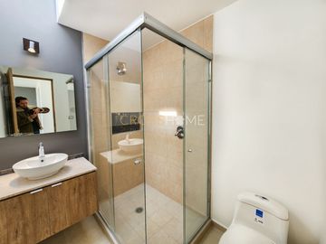 Hermosa y moderna casa estilo industrial a la venta en Lomas de Juriquilla.