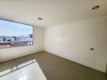 Hermosa y moderna casa estilo industrial a la venta en Lomas de Juriquilla.