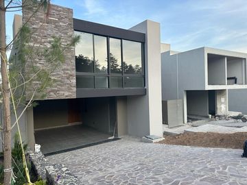 CASA NUEVA 4 RECAMARAS EN VENTA  EN EL BOSQUE COUNTRY CLUB!!! VISTA PRIVILEGIADA A LA CIUDAD