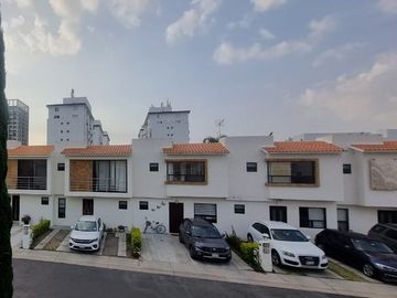 Renta de casa amueblada con 3 recamaras en Santa Fe Juriquilla