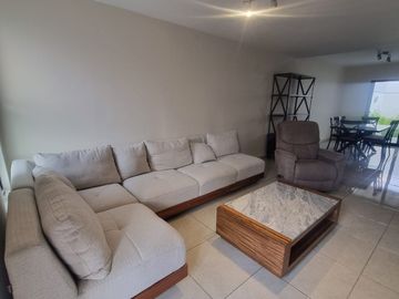 Renta de casa amueblada con 3 recamaras en Santa Fe Juriquilla