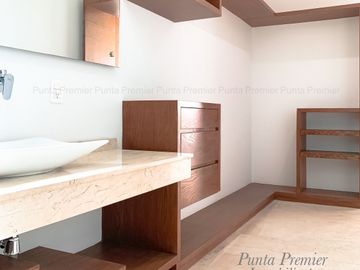 Casa Nueva en venta de Lujo en Puertas Las Lomas Zapopan Zona Andares Puerta de hierro Punta Premier