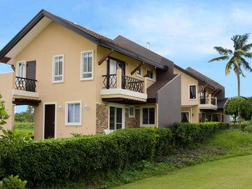Out of town 3 bedroom villa along the golf course for SALE in Silang near Tagaytay