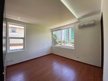House and Lot Sale at Don Antonio Royale Quezon City