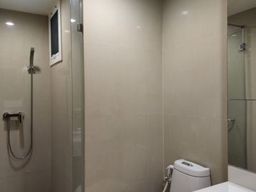 For sale, Wind Sukhumvit 23 Condominium nice room, low floor, unblocked view