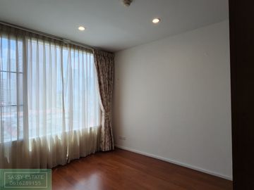 For sale, Wind Sukhumvit 23 Condominium nice room, low floor, unblocked view