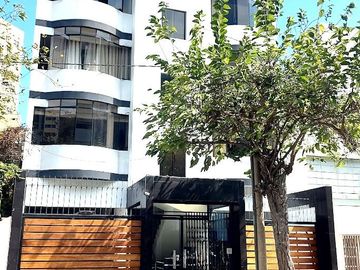 VENDO LINDO PENTHOUSE + TERRAZA EXCELENTE UBICACIÓN A 3 CUADRAS DEL MLC. CISNEROS