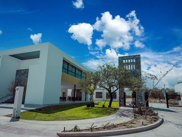 CASA DE ENTREGA INMEDIATA CON TERRENO EXCEDENTE A 8 MIN DE PARQUE TANGAMANGA SAN LUIS POTOSI