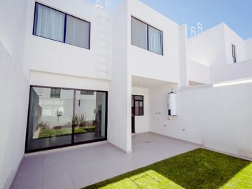 CASA DE ENTREGA INMEDIATA CON TERRENO EXCEDENTE A 8 MIN DE PARQUE TANGAMANGA SAN LUIS POTOSI