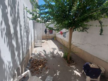 Casa 2 Ambientes Mas Taller en Venta en Barrio General Pueyrredon