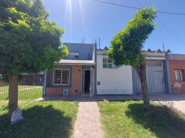 Casa 2 Ambientes Mas Taller en Venta en Barrio General Pueyrredon