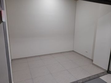 Oferta! Vendo local en Galería Galaxy Plaza en avenida  importante !