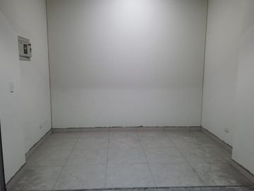 Oferta! Vendo local en Galería Galaxy Plaza en avenida  importante !