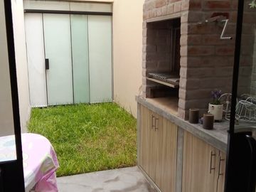DEPARTAMENTO  PRIMER PISO , EXCELENTE DISTRIBUCION,REMODELADO,PRADERAS DE LA MOLINA