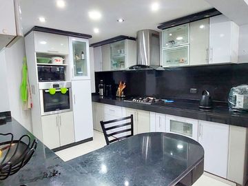 Venta de Casa Dúplex En Primer Piso Tipo Casa Límite Con Miraflores