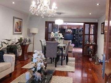 Venta de Casa Dúplex En Primer Piso Tipo Casa Límite Con Miraflores