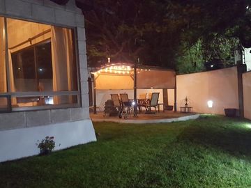 ALAMOS 1ª. SECC DE LADO DE COL. CALESA EN ESQUINA CON 2 RECAMARAS EN PB ESPACIOS AMPLIOS, ACABADOS DE MADERA, HERMOSO JARDIN TRASERO, MUY UBICADA A 8
