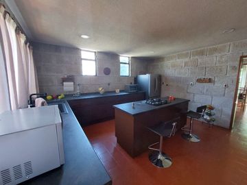 ALAMOS 1ª. SECC DE LADO DE COL. CALESA EN ESQUINA CON 2 RECAMARAS EN PB ESPACIOS AMPLIOS, ACABADOS DE MADERA, HERMOSO JARDIN TRASERO, MUY UBICADA A 8