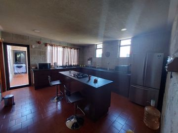 ALAMOS 1ª. SECC DE LADO DE COL. CALESA EN ESQUINA CON 2 RECAMARAS EN PB ESPACIOS AMPLIOS, ACABADOS DE MADERA, HERMOSO JARDIN TRASERO, MUY UBICADA A 8