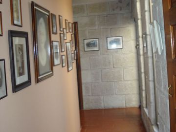 ALAMOS 1ª. SECC DE LADO DE COL. CALESA EN ESQUINA CON 2 RECAMARAS EN PB ESPACIOS AMPLIOS, ACABADOS DE MADERA, HERMOSO JARDIN TRASERO, MUY UBICADA A 8