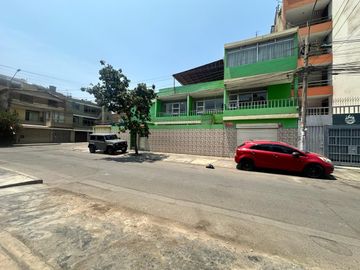 Se Vende Casa En Esquina Urb. El Trebol Cerca A Plaza Norte. RDM