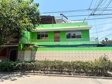 Se Vende Casa En Esquina Urb. El Trebol Cerca A Plaza Norte. RDM