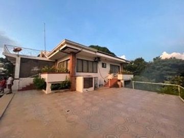 VILLA IN CALATAGAN with SWIMMING POOL FOR SALE!