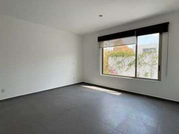 Renta de Casa en Altozano Morelia 4 Recamaras Estudio cerca serivicios