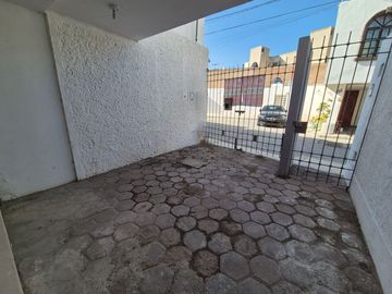 CASA EN RENTA VIVEROS