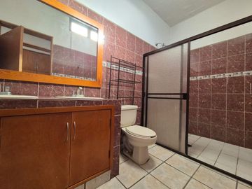 CASA EN RENTA VIVEROS