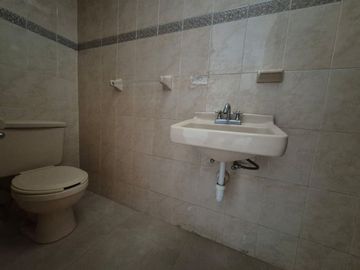 CASA EN RENTA VIVEROS