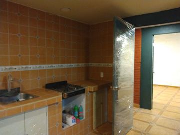 VENDO CASA RESIDENCIAL EN BOSQUES DE OMITLAN