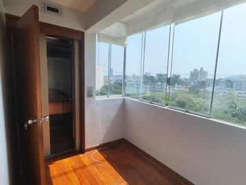 SAN BORJA ALQUILER DE ESPECTACULAR DEPARTAMENTO EN ZONA TRANQUILA FRENTE A PARQUE
