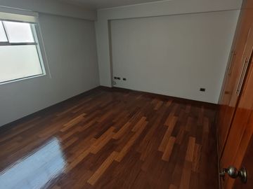 SAN BORJA ALQUILER DE ESPECTACULAR DEPARTAMENTO EN ZONA TRANQUILA FRENTE A PARQUE