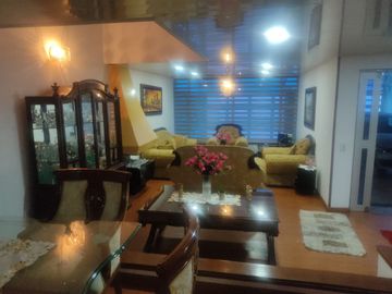 SE VENDE EXCELENTE CASA EN MODELIA , 5ALCOBAS FRENTE A PARQUE