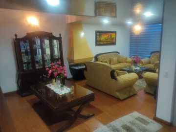 SE VENDE EXCELENTE CASA EN MODELIA , 5ALCOBAS FRENTE A PARQUE