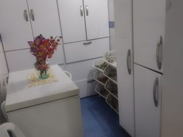 SE VENDE EXCELENTE CASA EN MODELIA , 5ALCOBAS FRENTE A PARQUE
